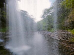 Piękny widok na jedno z Wodospadów w Brecon Beacons